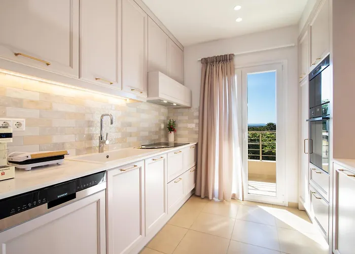 Sofias & Rolandos Luxury Perama