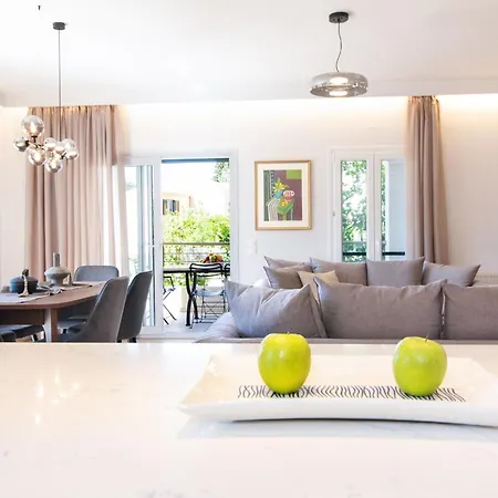 Sofias & Rolandos Luxury Apartment