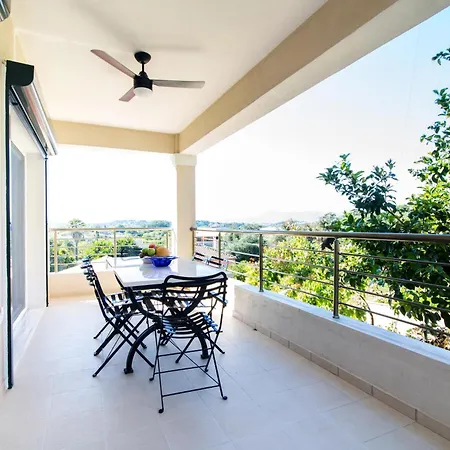 Sofias & Rolandos Luxury Apartament *