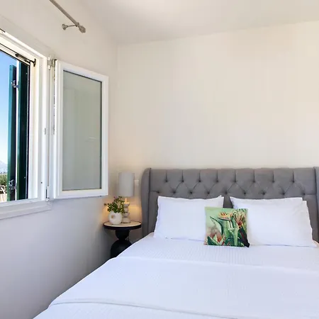 Sofias & Rolandos Luxury * Perama (Corfu)